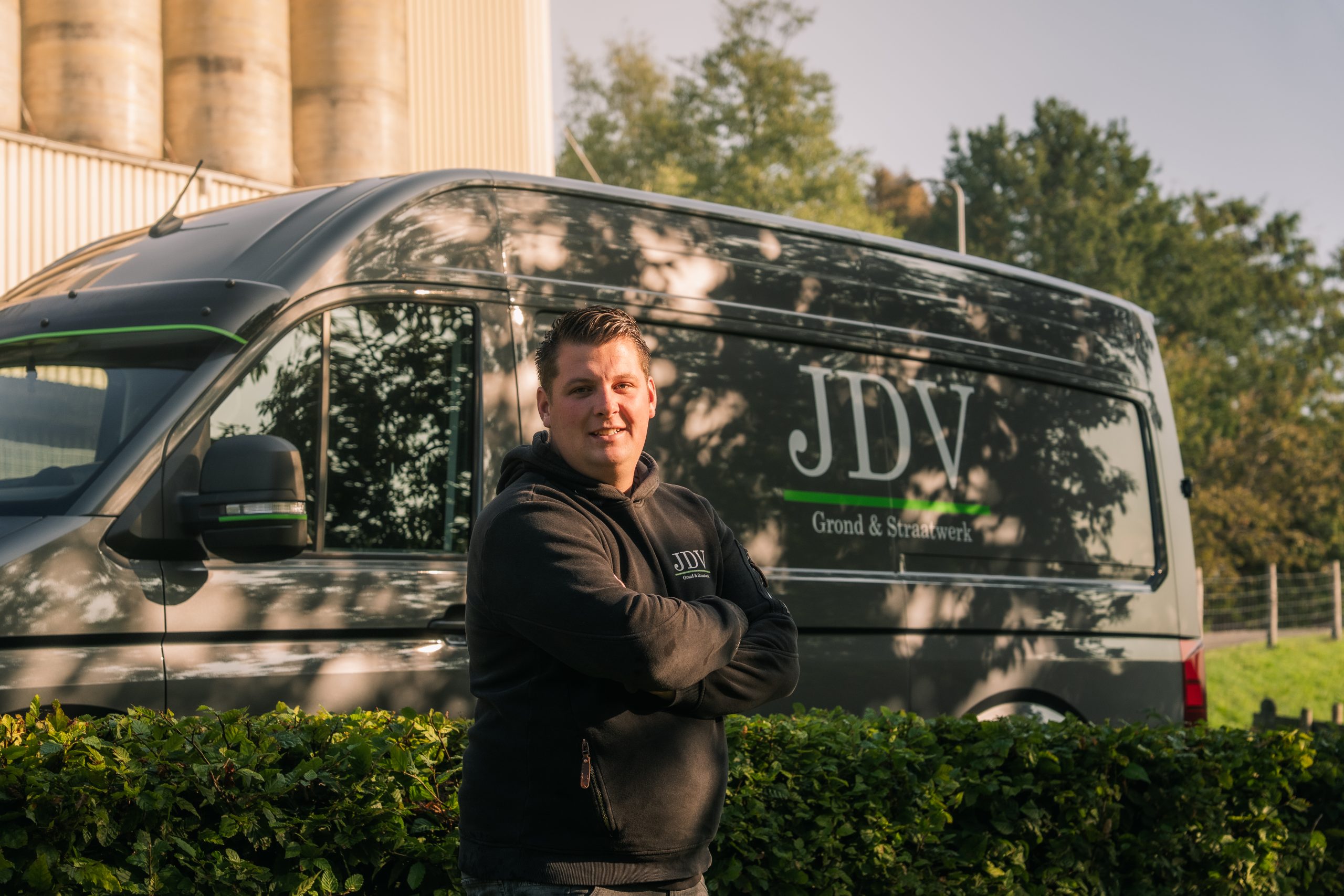 JDV Grond & Straatwerk in De Betuwe, gespecialiseerd in hovenierswerk, grond- en straatwerk